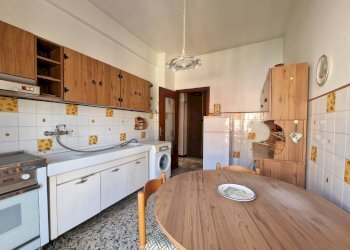 Cucina - Trilocale salita Serra Riccò, 7, Genova (zona Pontedecimo) - foto 3