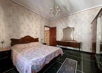 Camera da letto - Trilocale salita Serra Riccò, 7, Genova (zona Pontedecimo) - foto 8