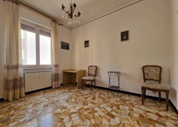 Camera da letto - Trilocale salita Serra Riccò, 7, Genova (zona Pontedecimo) - foto 9
