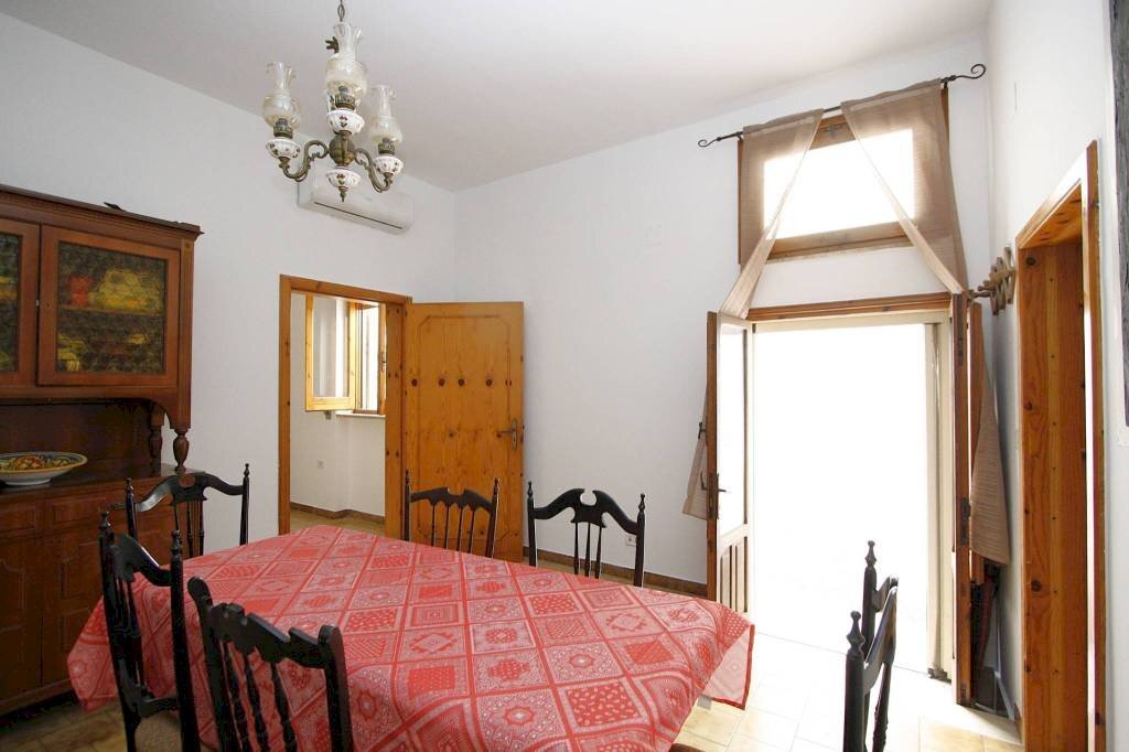 Salone - Casa indipendente via Arcivescovo Zezza, Ruffano - foto 3