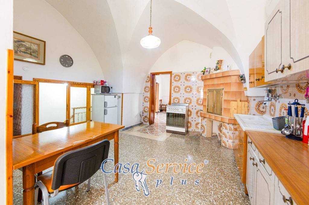 Cucina - Trilocale via Fratelli Bandiera, Tuglie - foto 2