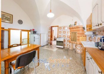 Cucina - Three-room apartment via Fratelli Bandiera, Tuglie - photo 2