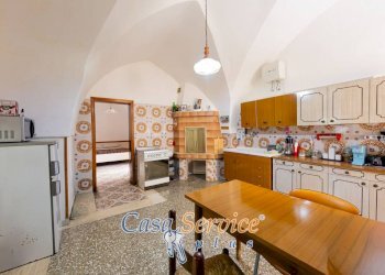 Cucina - Three-room apartment via Fratelli Bandiera, Tuglie - photo 3