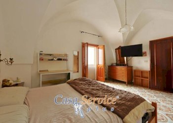 Camera da letto - Three-room apartment via Fratelli Bandiera, Tuglie - photo 11