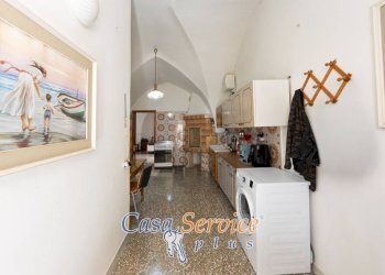 Corridoio - Three-room apartment via Fratelli Bandiera, Tuglie - photo 15