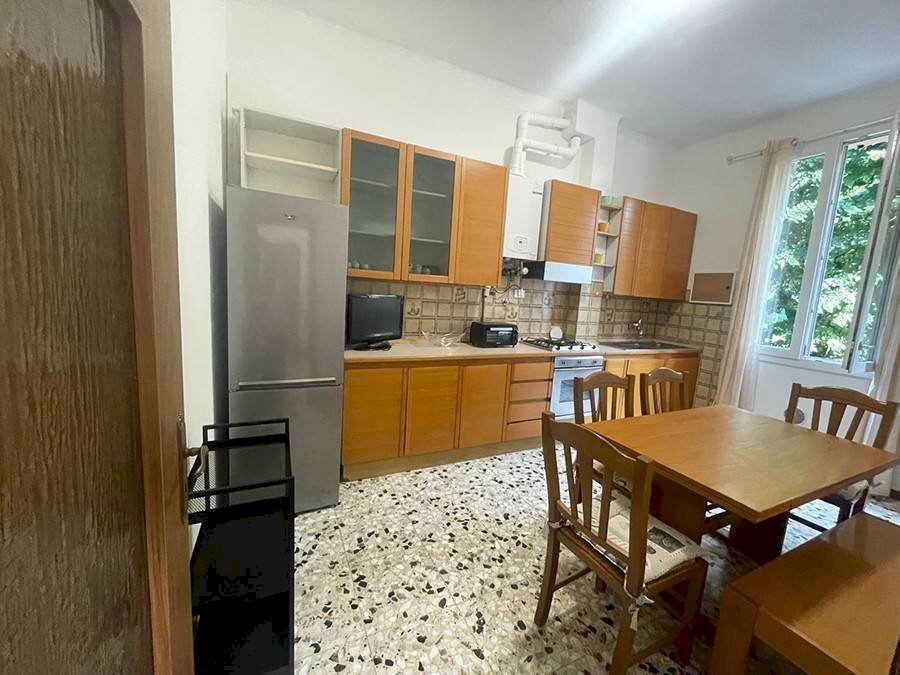 Cucina - Trilocale via Giovanni Francesco Barbieri, 84, Bologna (zona Bolognina) - foto 2