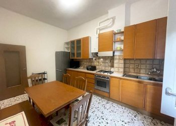 Cucina - Trilocale via Giovanni Francesco Barbieri, 84, Bologna (zona Bolognina) - foto 3