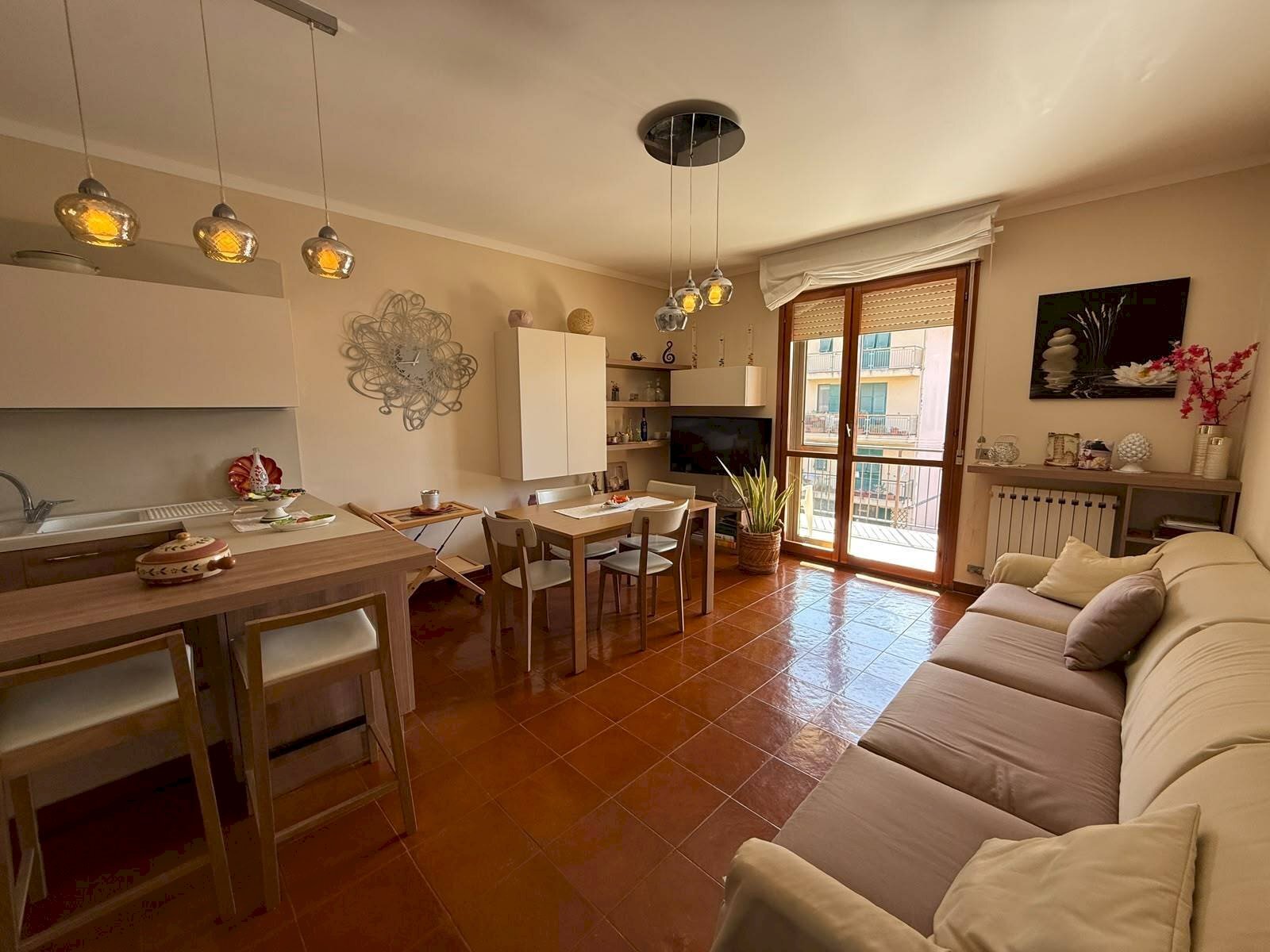Foto 1 - Trilocale Via Treves
 
4, Albenga - foto 1