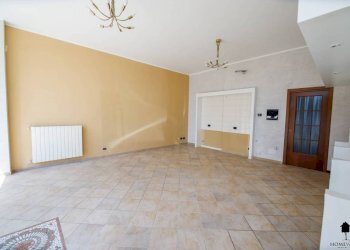 Cucina - Negozio via Paolo Regis, 64, Chivasso - foto 4