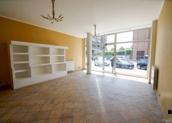 Interno non residenziale - Negozio via Paolo Regis, 64, Chivasso - foto 7