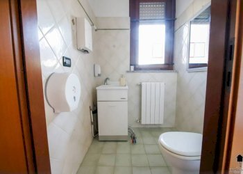 Bagno - Negozio via Paolo Regis, 64, Chivasso - foto 14