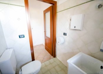 Bagno - Negozio via Paolo Regis, 64, Chivasso - foto 15