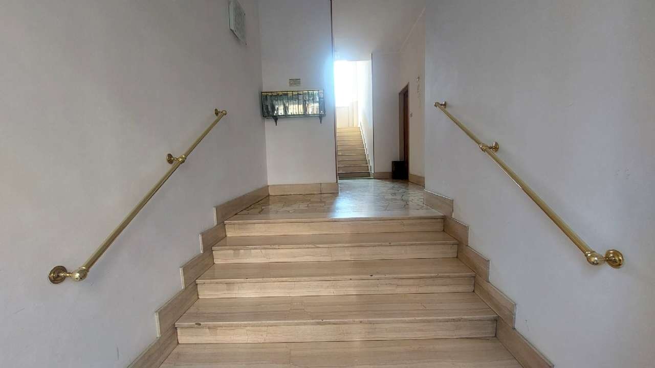 ANDRONE - Trilocale via MONTE ALBERGIAN, 23 BIS, Torino (zona Cenisia) - foto 2