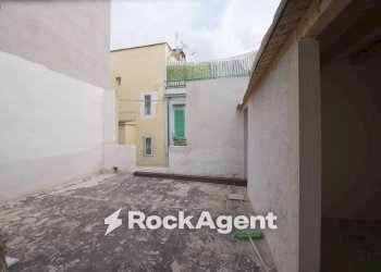 Cortile interno - Casa indipendente via la Masa, 12, Villabate - foto 8