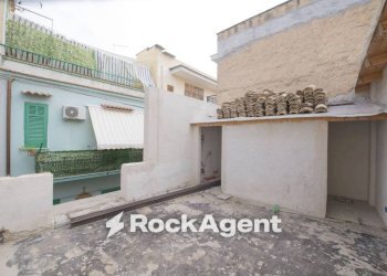 Cortile interno - Casa indipendente via la Masa, 12, Villabate - foto 11