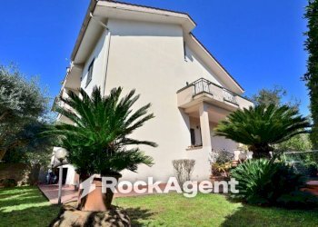 Giardino - Villa via del Colle, 22, Aprilia - foto 1