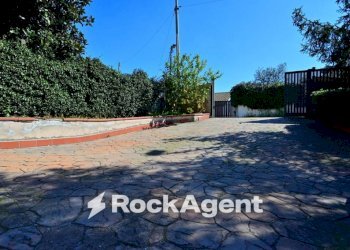 Cortile interno - Villa via del Colle, 22, Aprilia - foto 4