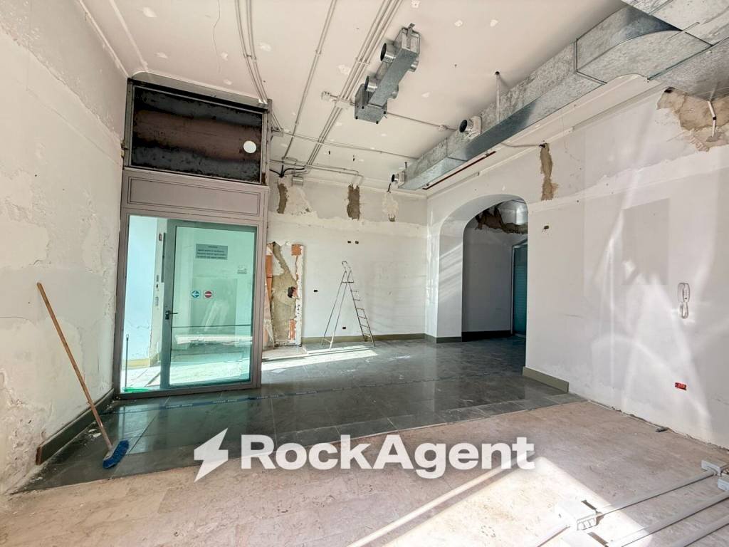 Interno non residenziale - Shop piazza Vittorio Emanuele, 18, Pietraperzia - photo 2