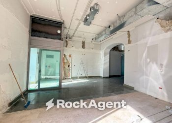 Interno non residenziale - Negozio piazza Vittorio Emanuele, 18, Pietraperzia - foto 2