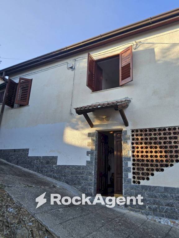 Facciata - Casa indipendente contrada Prisdarello, Gioiosa Ionica - foto 2