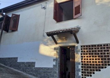 Facciata - Casa indipendente contrada Prisdarello, Gioiosa Ionica - foto 2
