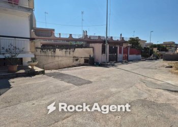 Cortile interno - Magazzino via Mentana, Bitonto - foto 1