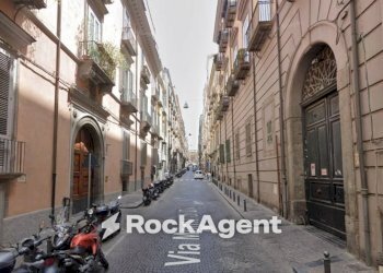 Zona - Warehouse via Monte di Dio, Napoli (neighborhood San Ferdinando) - photo 1