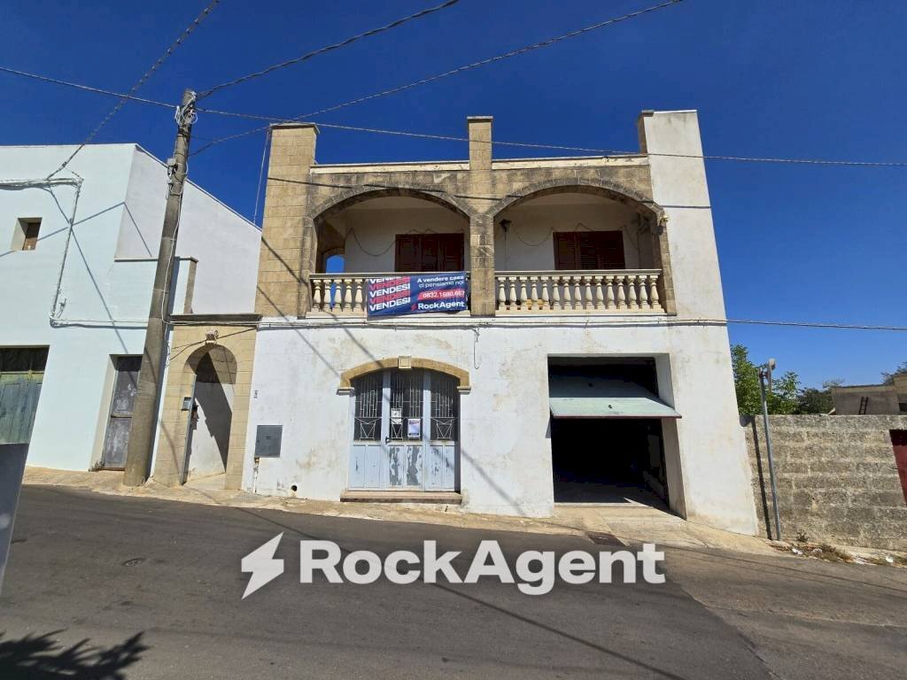 Facciata - Casa indipendente via Macurano, Alessano - foto 3