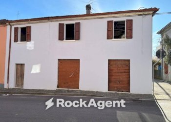 Facciata - Appartamento via Giovanni Pascoli, 1, Borghi - foto 1