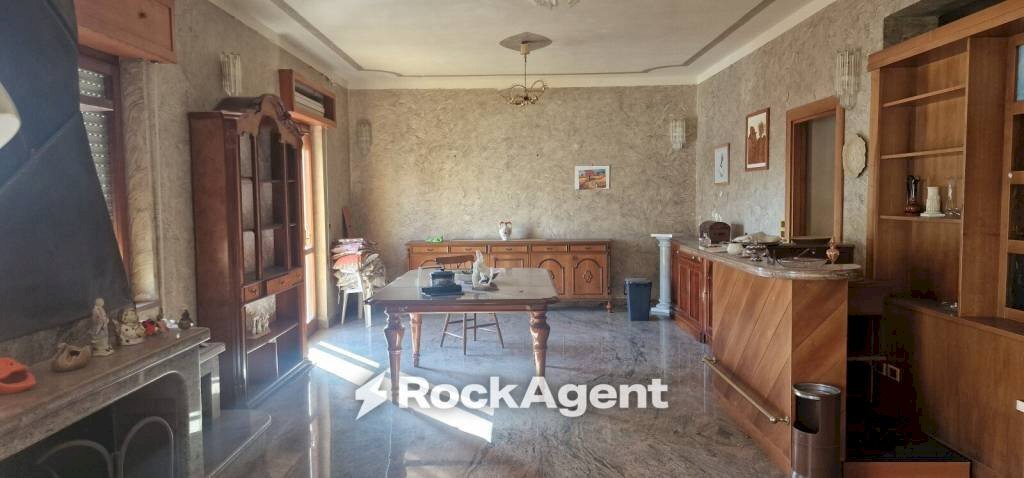 Salone - Ufficio via Mazzini, 73, Montepaone - foto 1