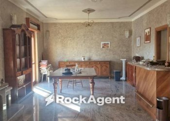 Salone - Ufficio via Mazzini, 73, Montepaone - foto 1