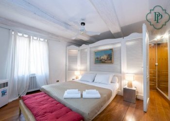 Camera da letto - Quadrilocale piazza Rondanini, Roma (zona Centro Storico) - foto 12