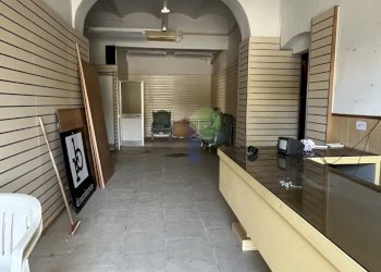 interno fondo - Commercial Premises Via di Montenero, Livorno - photo 4