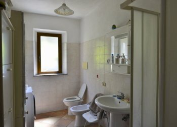 16  bagno piano terra - Villa VOCABOLO COPIO, Baschi - foto 5