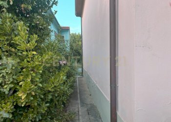 Facciata Laterale Sinistro - Villa Via Aurelia 4, Vecchiano - foto 3