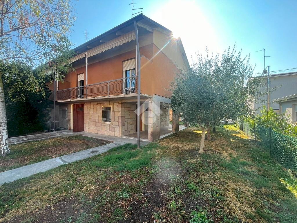 Villa a Schiera Via pascoli, Castelnovo di Sotto - foto 1