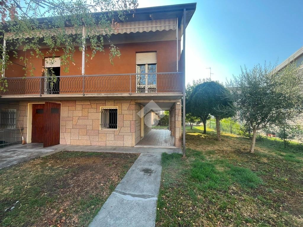 Villa a Schiera Via pascoli, Castelnovo di Sotto - foto 2