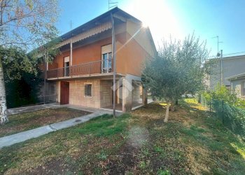 Villa a Schiera Via pascoli, Castelnovo di Sotto - foto 1