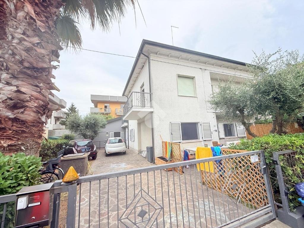 Three-room apartment Viale Ventimiglia, Riccione - photo 1
