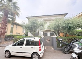 Three-room apartment Viale Ventimiglia, Riccione - photo 32