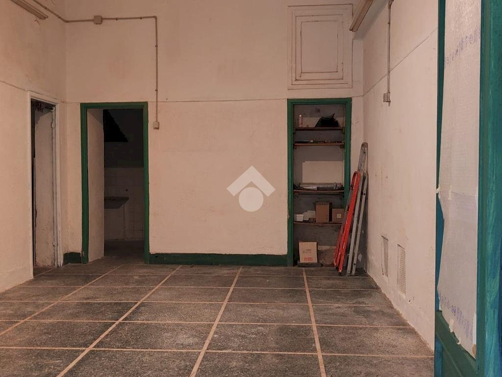 Shop vico cicala, Genova (neighborhood Centro Storico) - photo 1