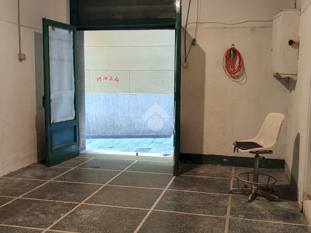 Shop vico cicala, Genova (neighborhood Centro Storico) - photo 2
