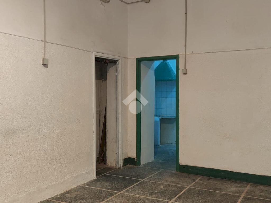 Shop vico cicala, Genova (neighborhood Centro Storico) - photo 3
