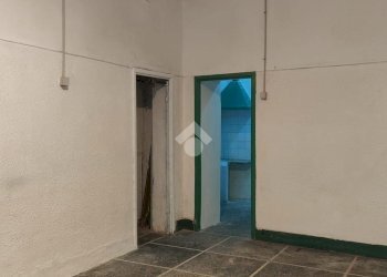 Shop vico cicala, Genova (neighborhood Centro Storico) - photo 3