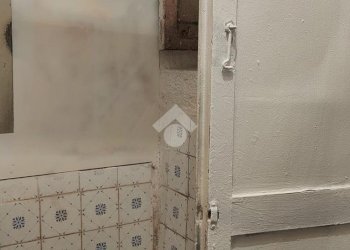 Shop vico cicala, Genova (neighborhood Centro Storico) - photo 4