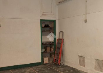 Shop vico cicala, Genova (neighborhood Centro Storico) - photo 6
