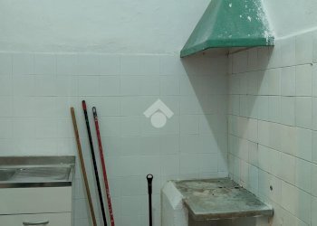 Shop vico cicala, Genova (neighborhood Centro Storico) - photo 8