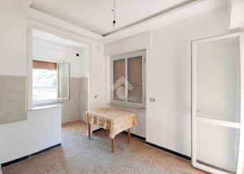 Trilocale Via Marco Giuseppe Compagnoni, Genova (zona Rivarolo) - foto 1