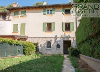 Foto 1 - Villa a Schiera Baccoli di Sopra
 
1, Peschiera del Garda - foto 1