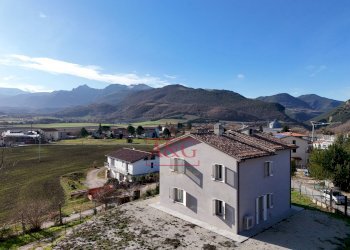 Foto 1 - Villa Contrada Morichella
 
28, San Ginesio - photo 1